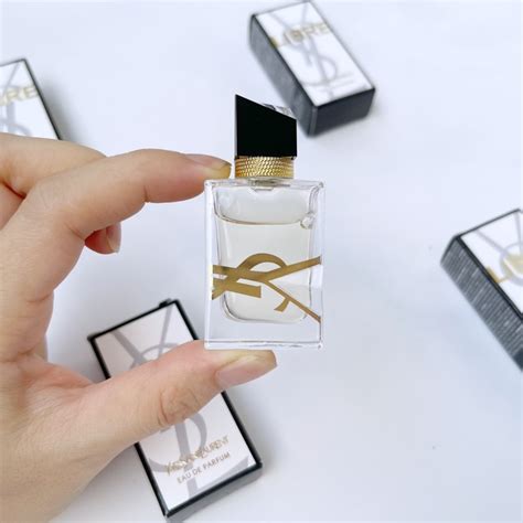 ysl hoa nữ.